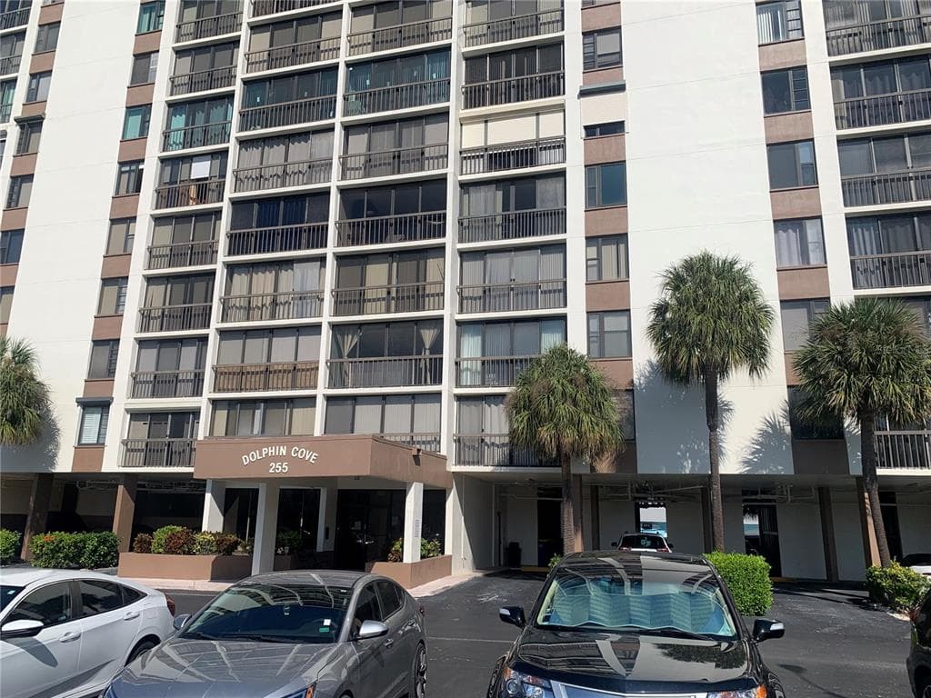 255 DOLPHIN POINT UNIT 309 CLEARWATER BEACH, FL 33767