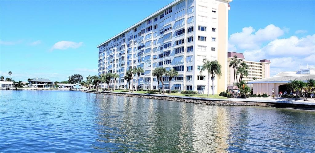 4750 COVE CIRCLE UNIT 108 ST PETERSBURG, FL 33708