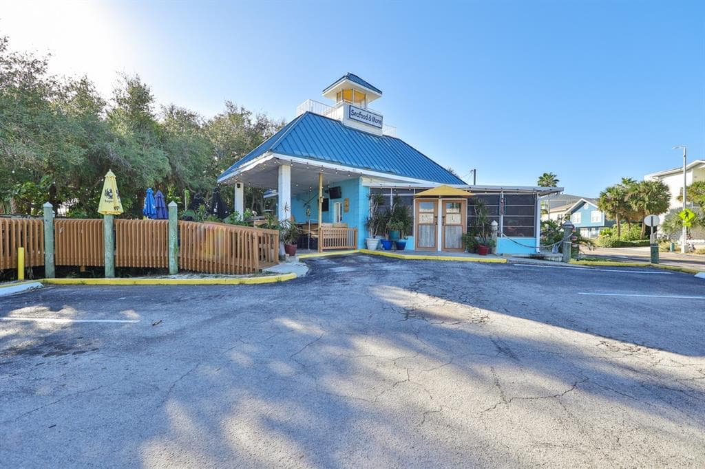 215 GULF BOULEVARD INDIAN ROCKS BEACH, FL 33785
