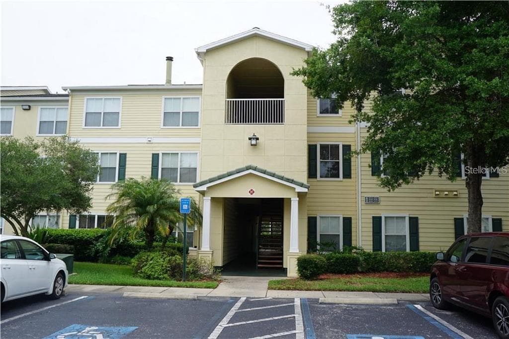 18527 BRIDLE CLUB DRIVE TAMPA, FL 33647