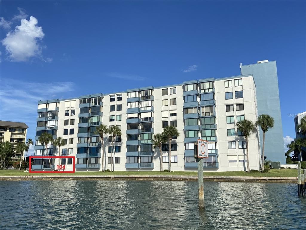 644 ISLAND WAY UNIT 104 CLEARWATER, FL 33767