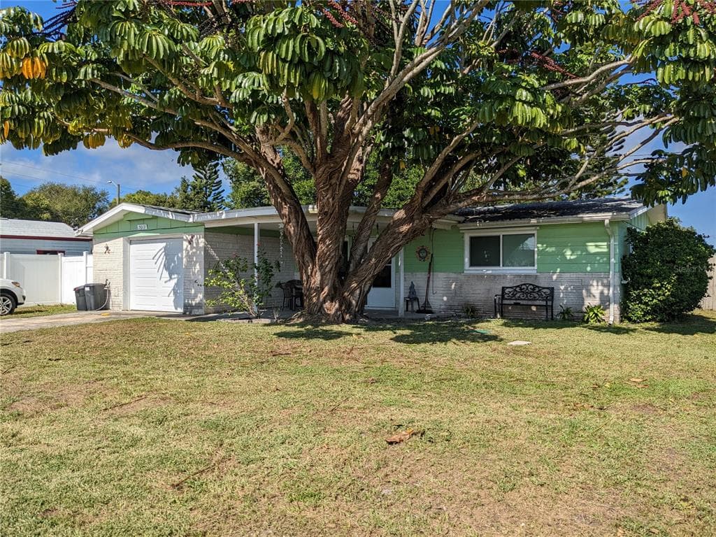 5013 MILE STRETCH DRIVE HOLIDAY, FL 34690