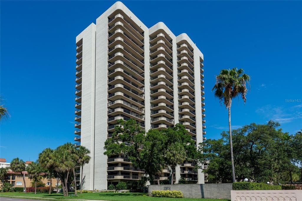 2413 BAYSHORE BOULEVARD UNIT 606 TAMPA, FL 33629