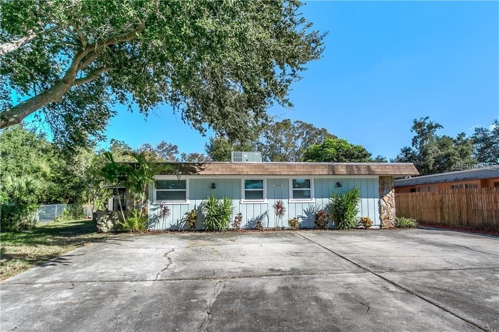 208 JODY COURT LARGO, FL 33771