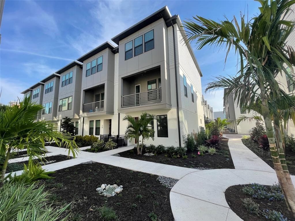 2511 N GRADY AVENUE UNIT 27 TAMPA, FL 33607