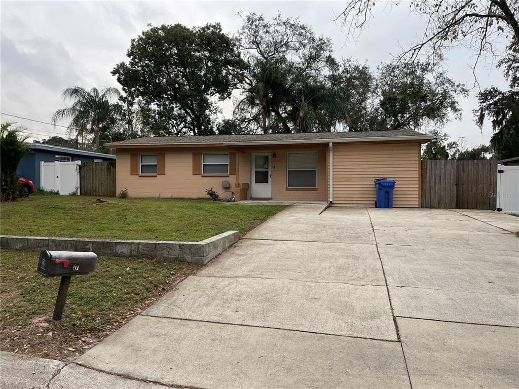 7021 YULE LANE TAMPA, FL 33637