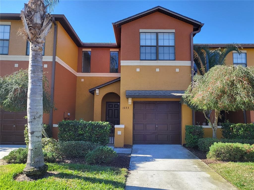 1033 TULLAMORE DRIVE WESLEY CHAPEL, FL 33543