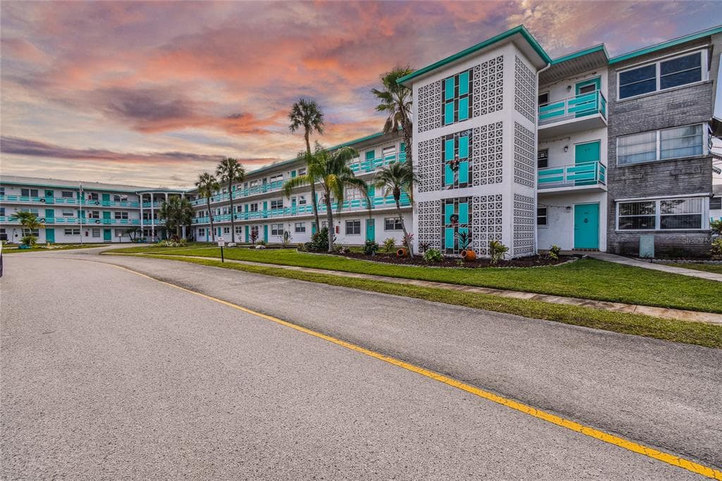 1900 59TH AVENUE N UNIT 112 ST PETERSBURG, FL 33714