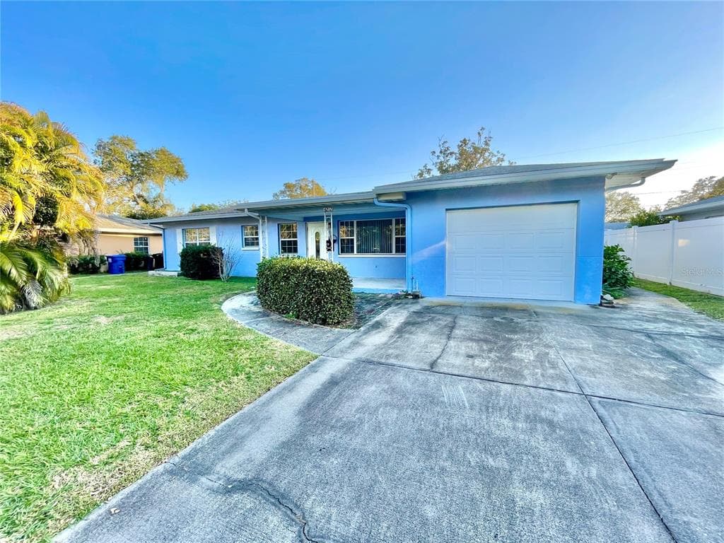 4212 YARDLEY AVENUE N ST PETERSBURG, FL 33713