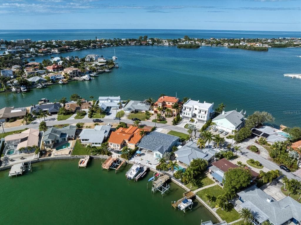 485 HARBOR DRIVE N INDIAN ROCKS BEACH, FL 33785