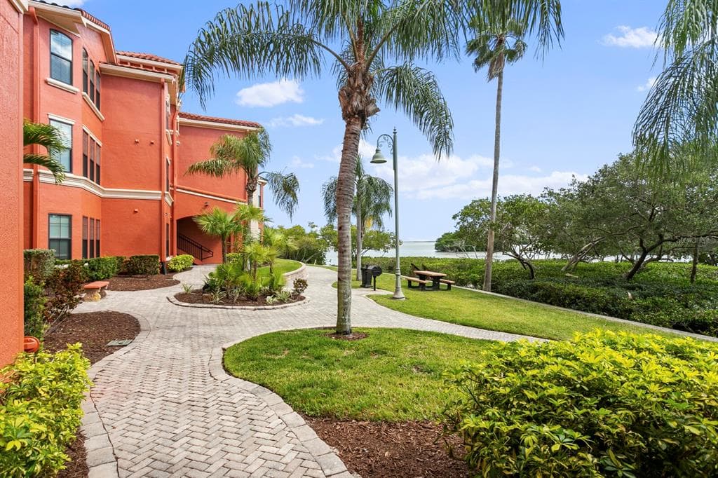 2731 VIA CAPRI UNIT 919 CLEARWATER, FL 33764