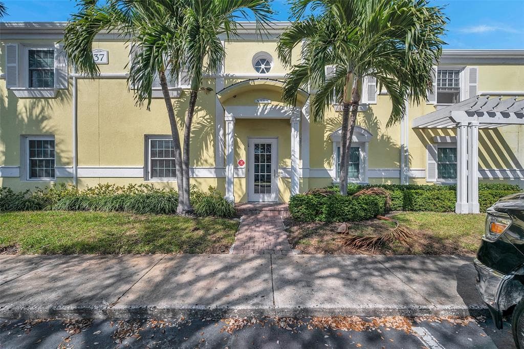 5265 BEACH DRIVE SE UNIT A ST PETERSBURG, FL 33705