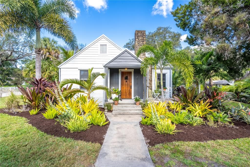 2818 1ST AVENUE W BRADENTON, FL 34205