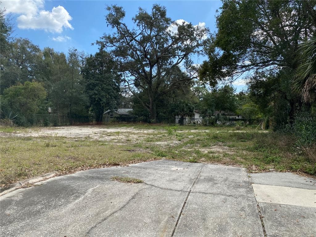 1207 E NORTH STREET TAMPA, FL 33604