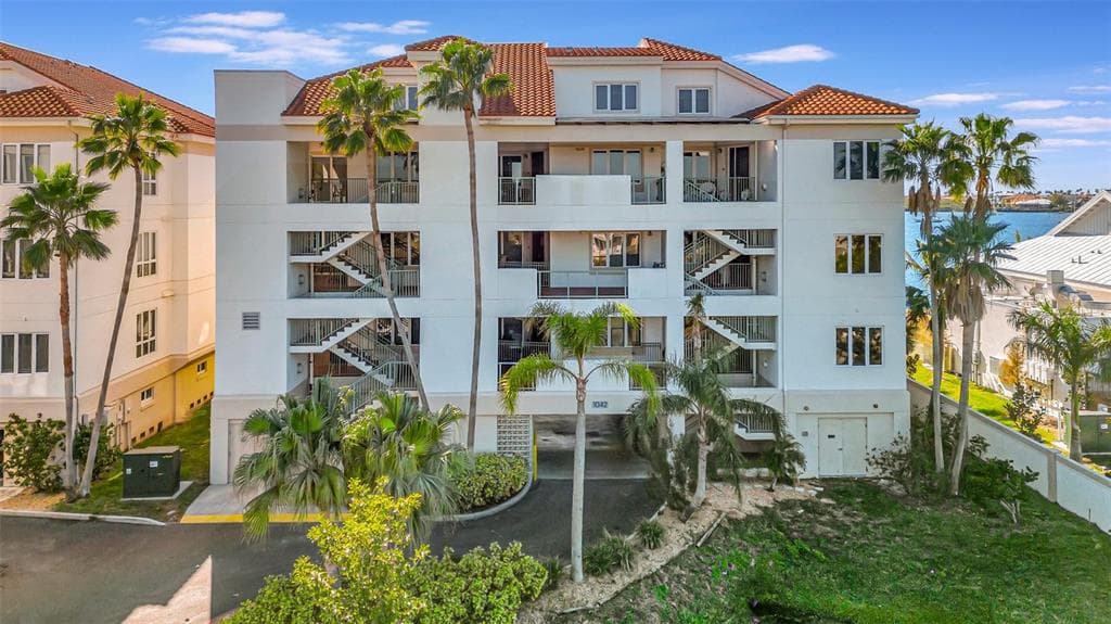 1042 BELLASOL WAY UNIT 403 APOLLO BEACH, FL 33572