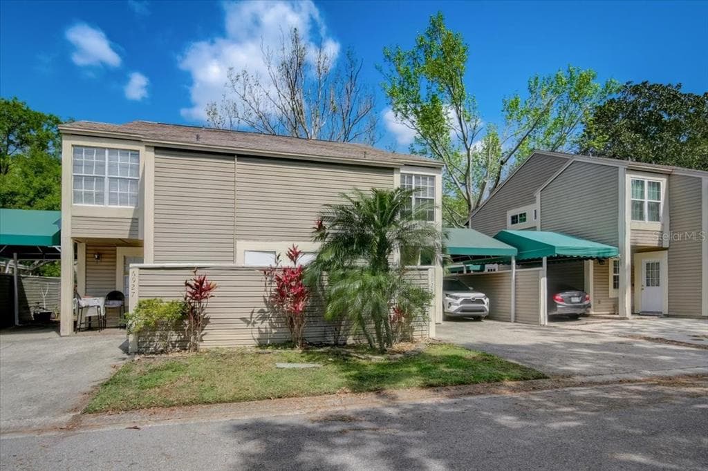 6925 LAKE PLACE COURT TAMPA, FL 33634