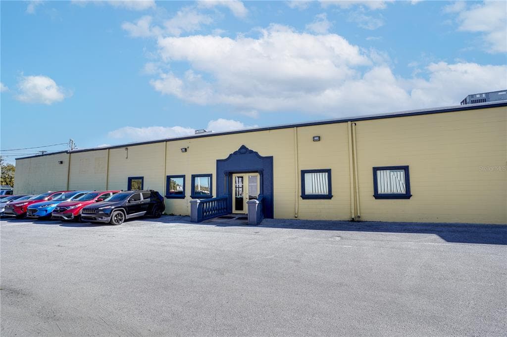 4315 E COLUMBUS DRIVE TAMPA, FL 33605