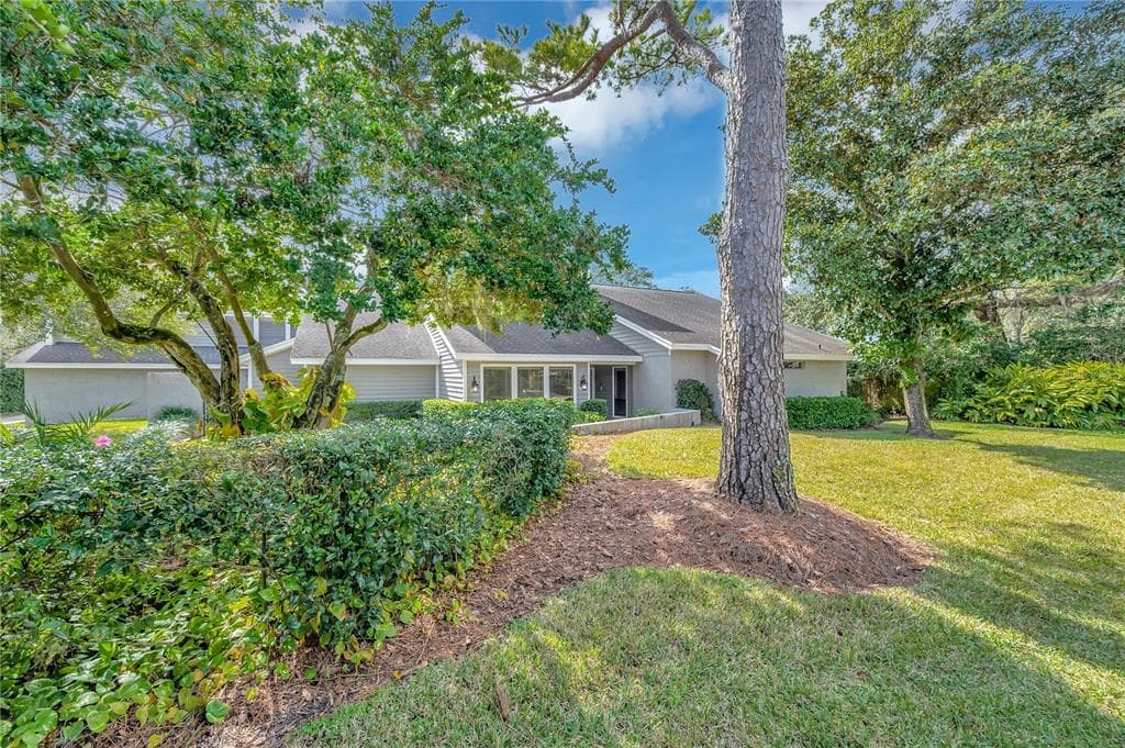 1004 LOSILLAS DE AVILA TAMPA, FL 33613