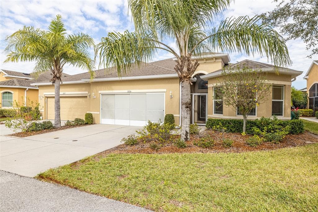 2235 OAKLEY GREEN DRIVE UNIT 32 SUN CITY CENTER, FL 33573