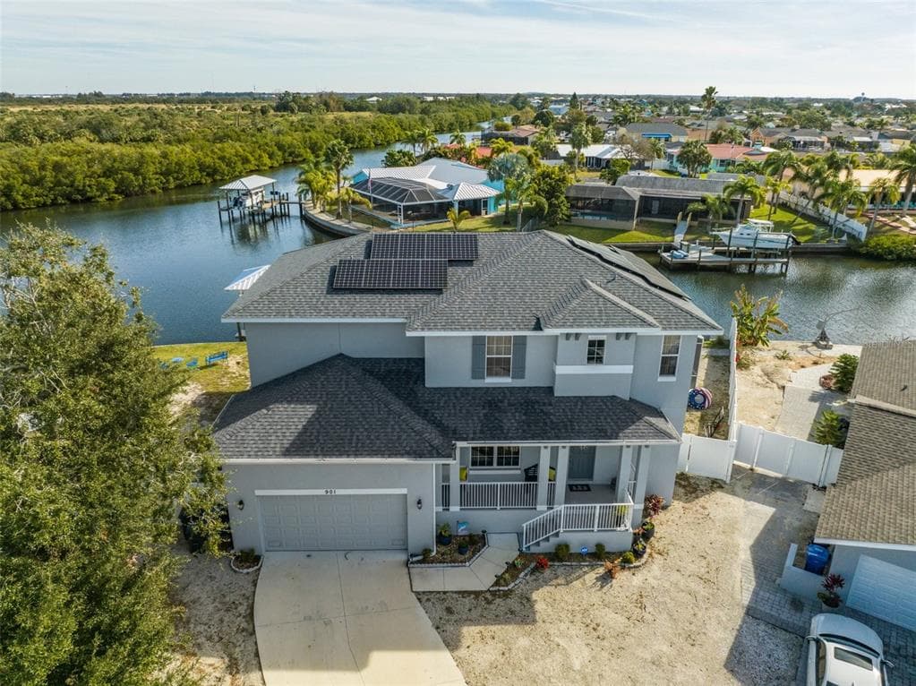 901 SILVER PALM WAY APOLLO BEACH, FL 33572