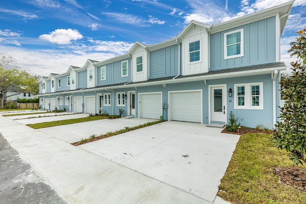 3722 W MANGO AVENUE UNIT 8 TAMPA, FL 33611