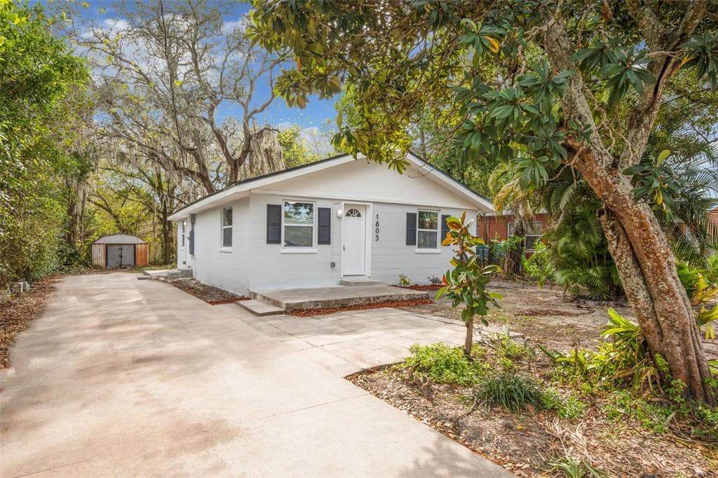 1803 E SKAGWAY AVE TAMPA, FL 33604