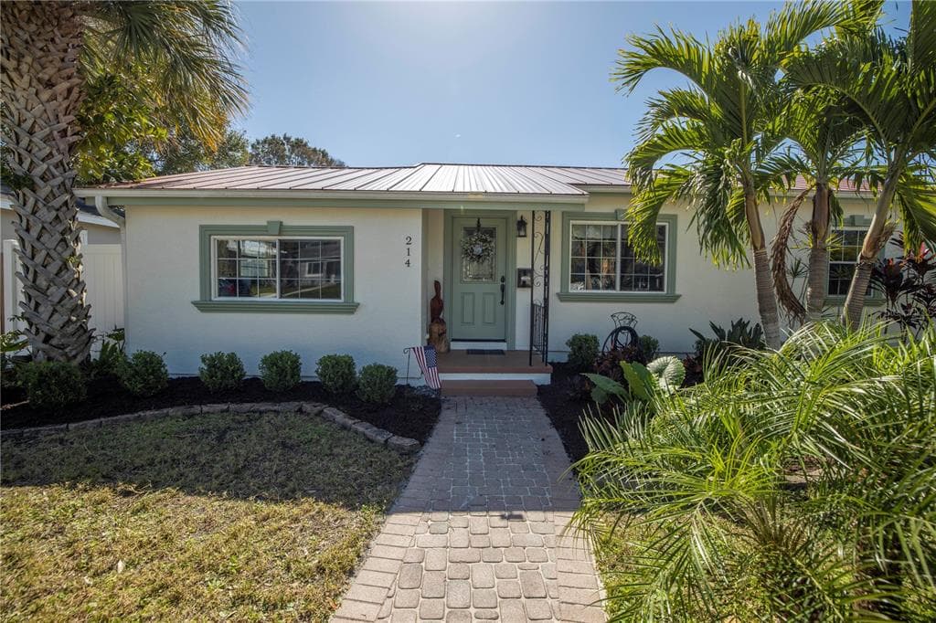 214 39TH AVENUE NE ST PETERSBURG, FL 33703