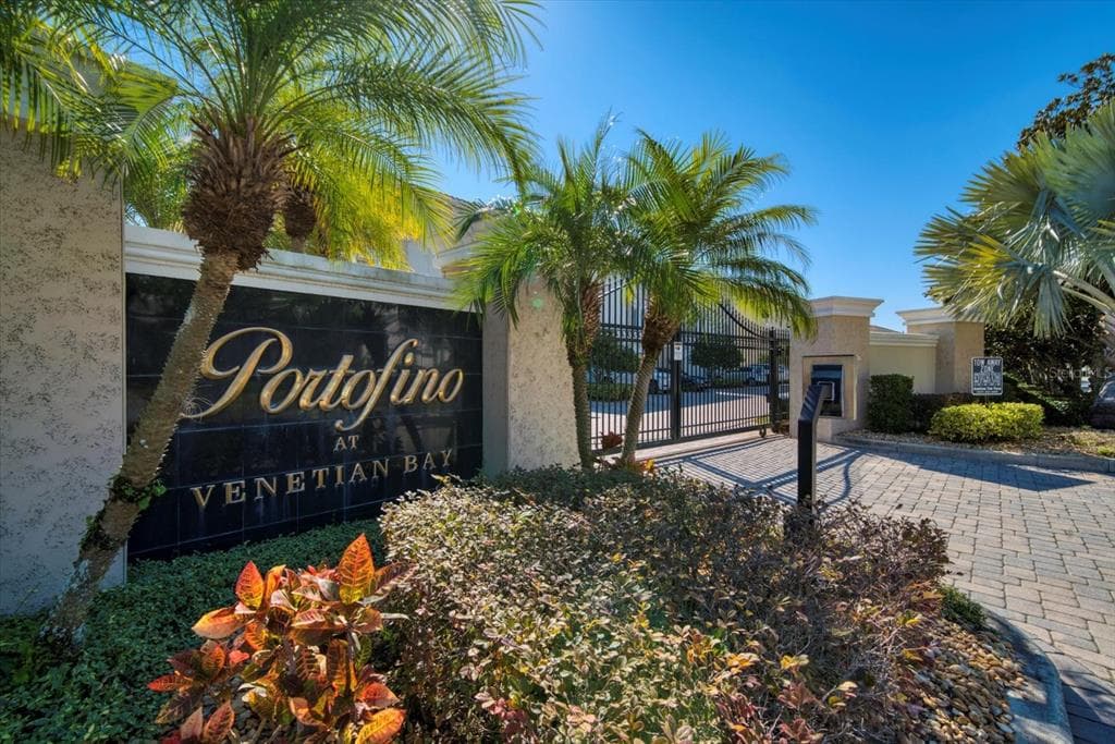 1040 PASEO DEL RIO NE