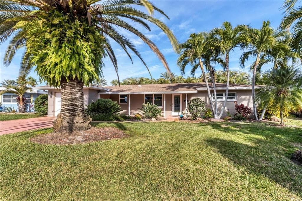 8009 CAUSEWAY BOULEVARD S