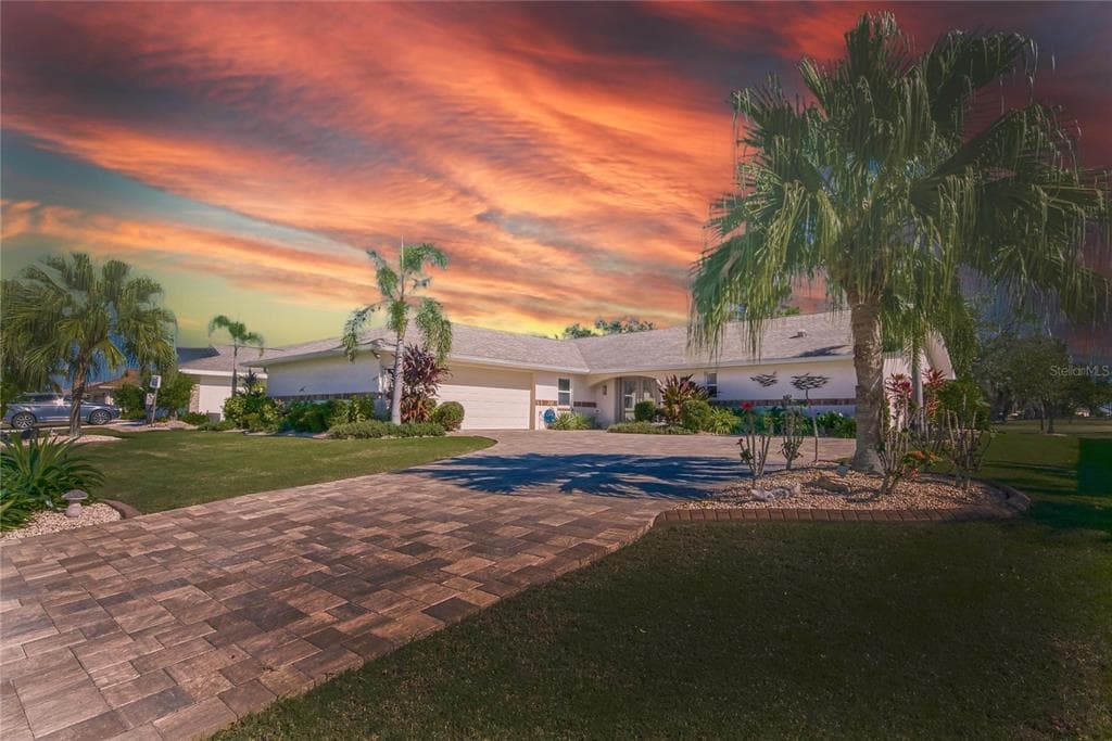 1913 EAST VIEW DRIVE SUN CITY CENTER, FL 33573