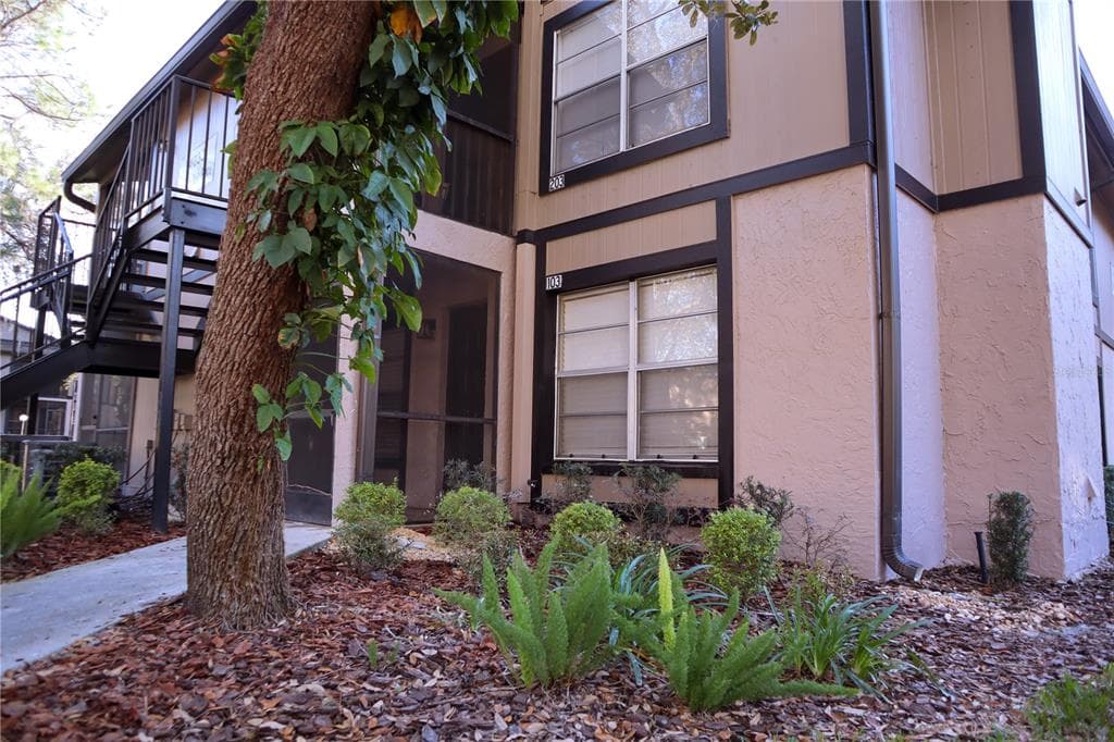 4033 DREAM OAK PLACE UNIT 103 TAMPA, FL 33613