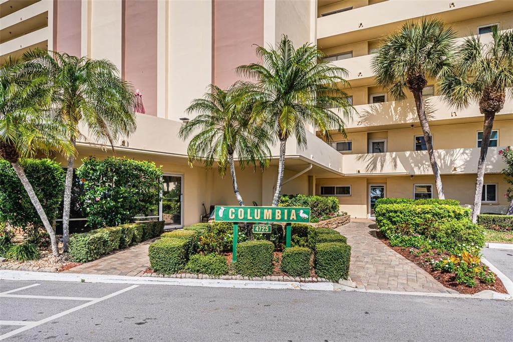 4725 COVE CIRCLE UNIT 403 ST PETERSBURG, FL 33708