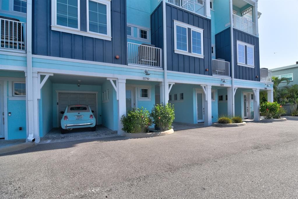 11717 1ST ST E TREASURE ISLAND, FL 33706