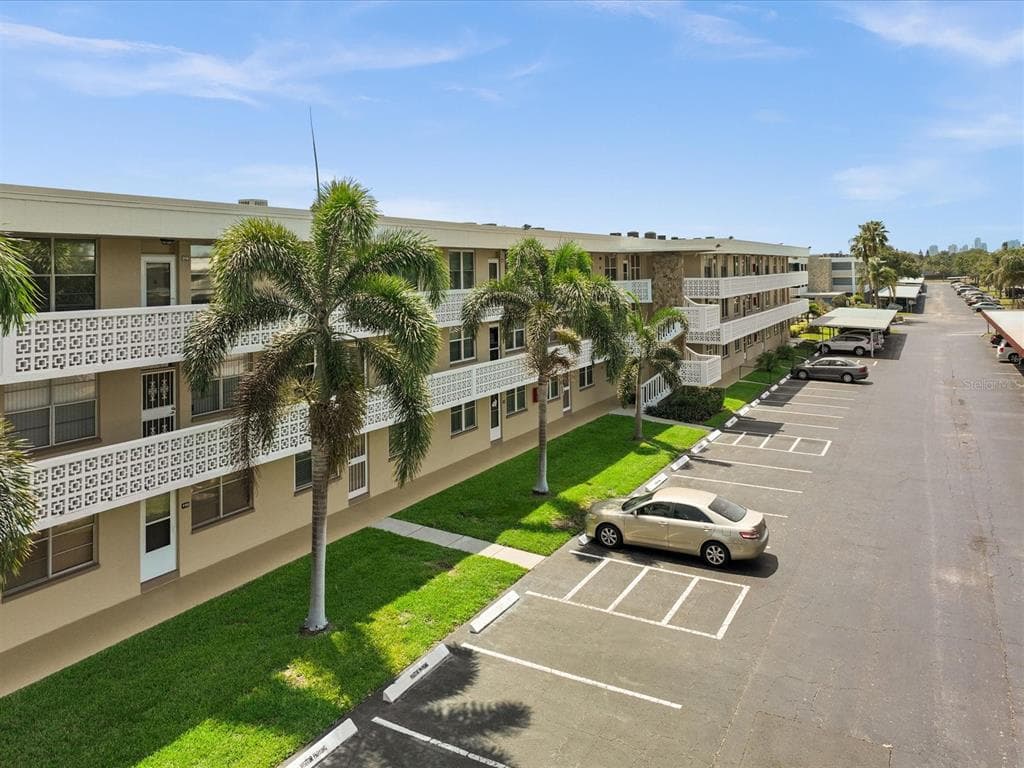 4915 BAY STREET NE UNIT 321 ST PETERSBURG, FL 33703