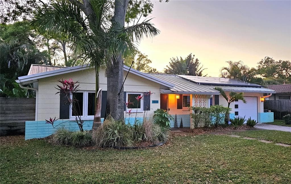 1034 COUNTRY CLUB ROAD N ST PETERSBURG, FL 33710