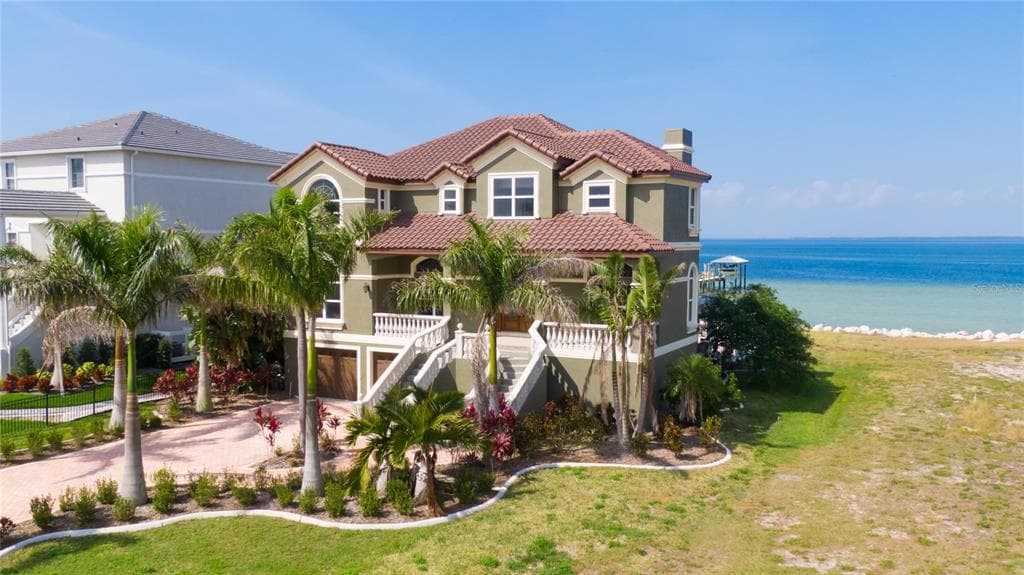 6716 SURFSIDE BOULEVARD APOLLO BEACH, FL 33572