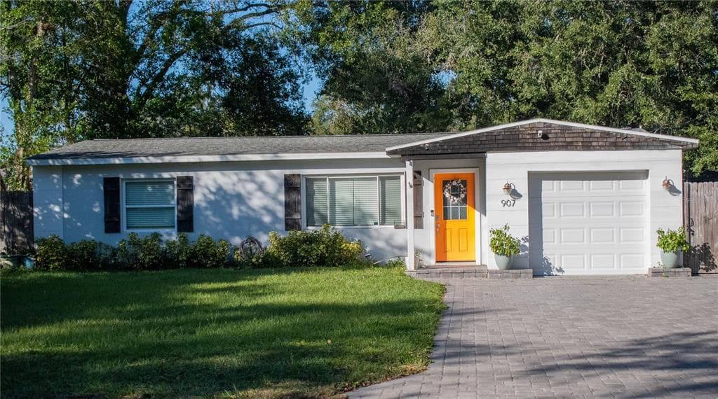 907 W COUNTRY CLUB DRIVE TAMPA, FL 33612
