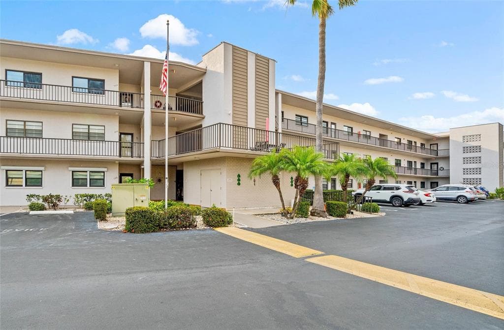 7941 58TH AVENUE N UNIT 306 ST PETERSBURG, FL 33709