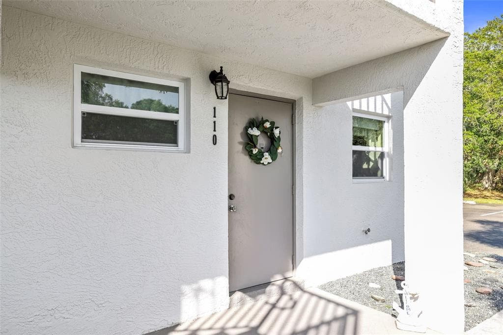 9815 47TH AVENUE N UNIT 110 ST PETERSBURG, FL 33708