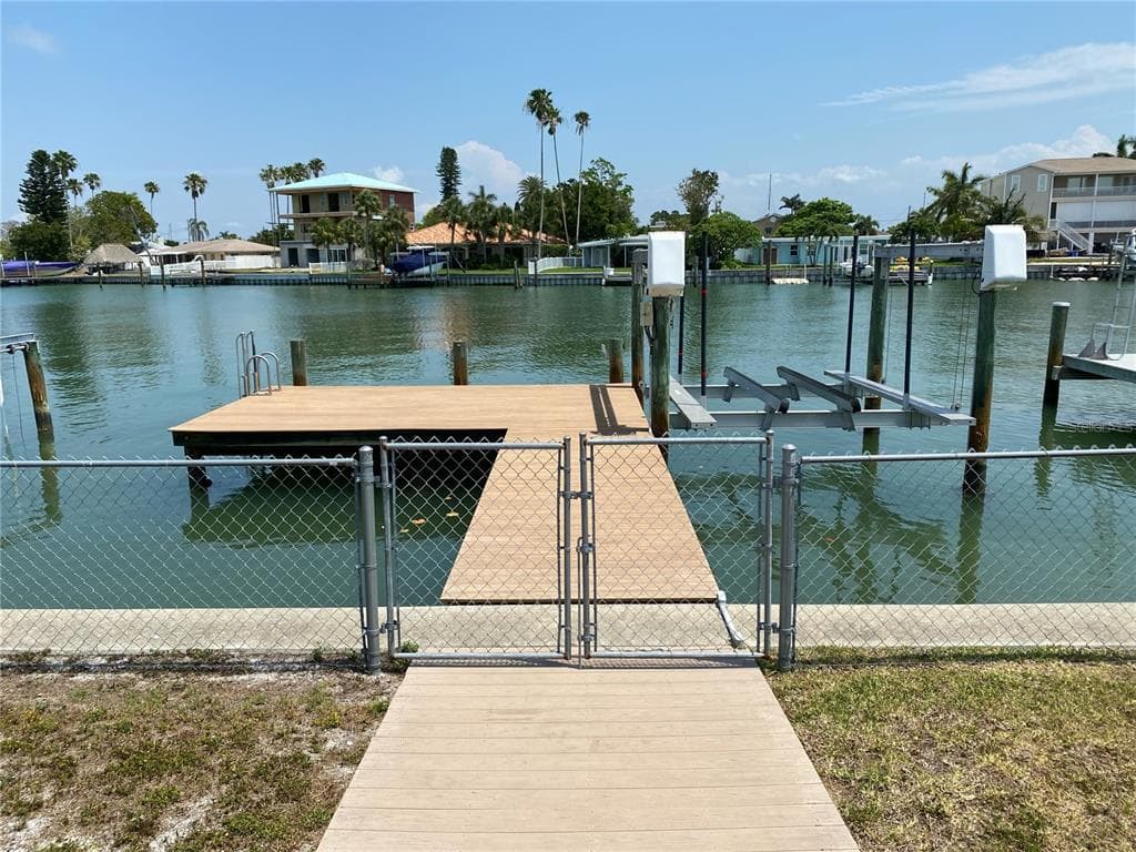 521 S BAYSHORE DRIVE MADEIRA BEACH, FL 33708