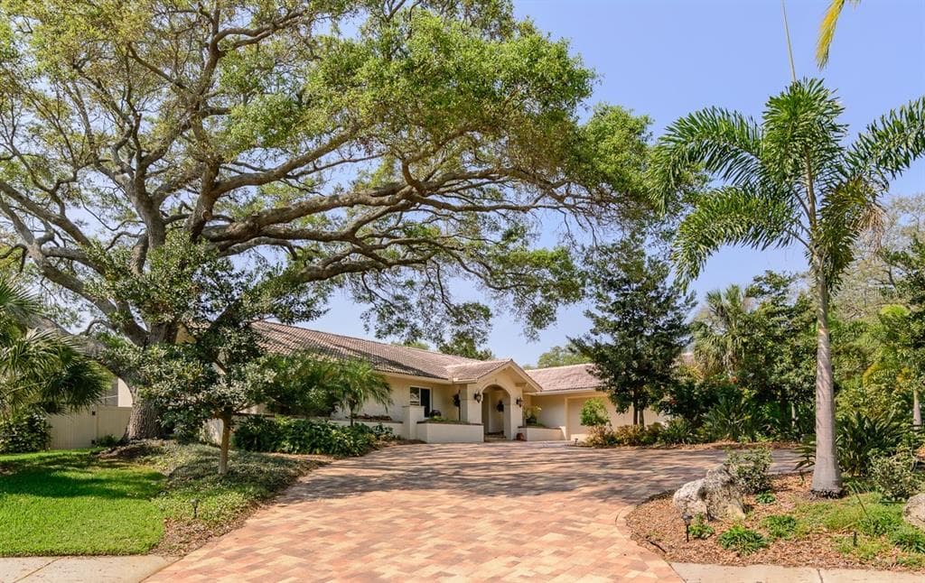 2860 GLEN HOLLOW DRIVE CLEARWATER, FL 33761