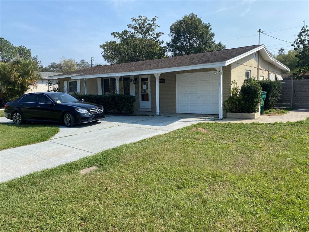 13750 ANTIGUA DRIVE SEMINOLE, FL 33776