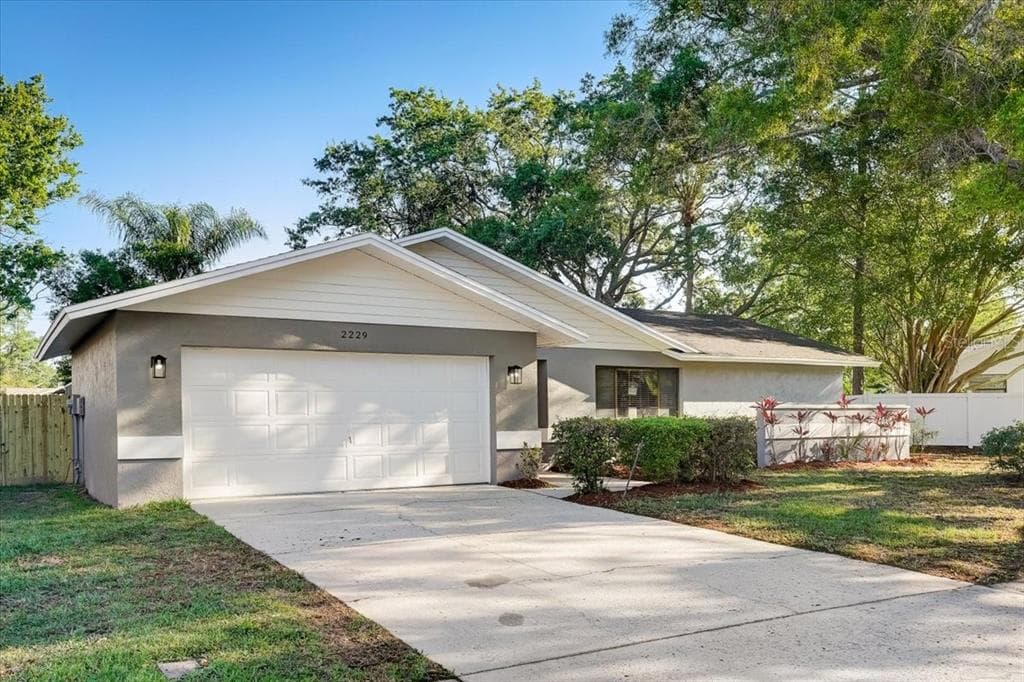 2229 TAMARRON TERRACE PALM HARBOR, FL 34683