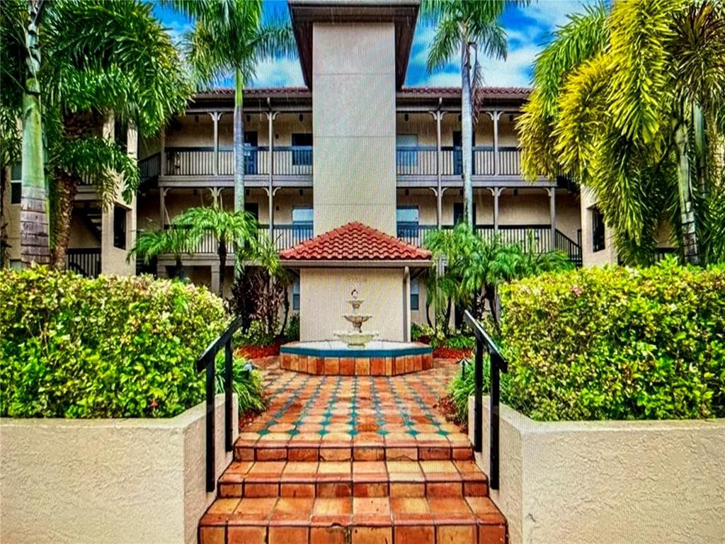 2400 FEATHER SOUND DRIVE UNIT 1018 CLEARWATER, FL 33762