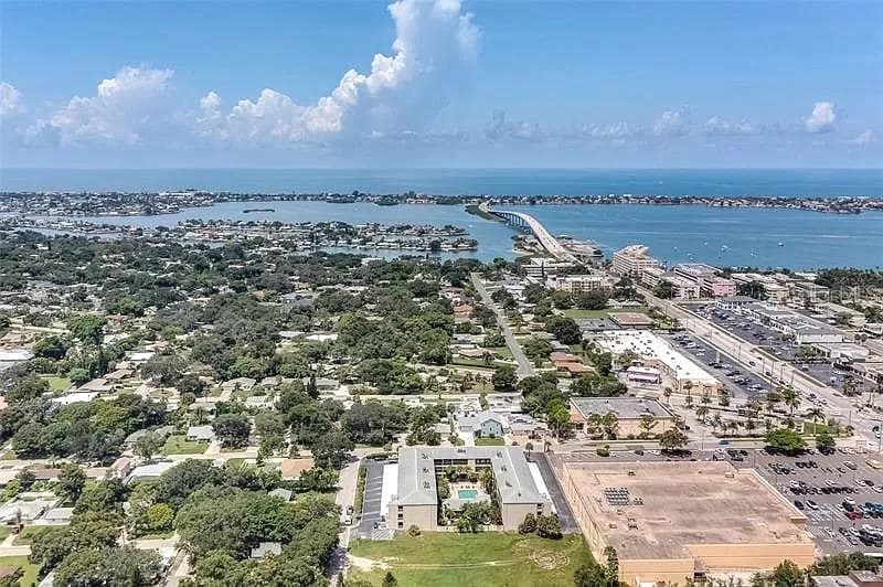 215 VALENCIA BOULEVARD UNIT 209 BELLEAIR BLUFFS, FL 33770
