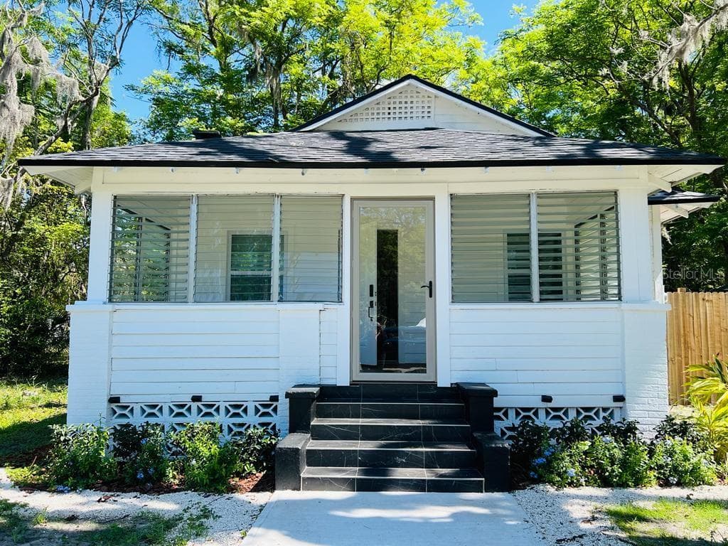 409 S DELAWARE AVENUE DELAND, FL 32720