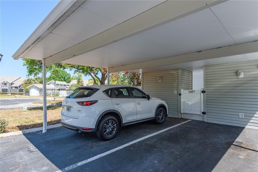 8350 SAVANNAH TRACE CIRCLE UNIT 1607 TAMPA, FL 33615