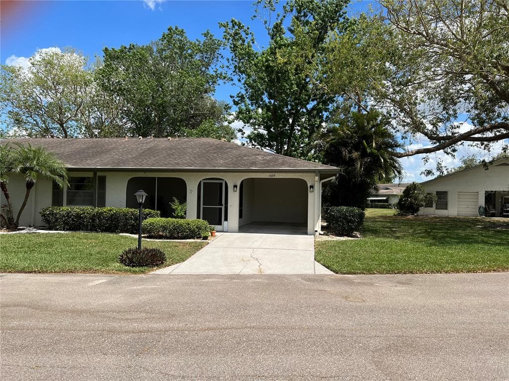 1609 HOVINGTON CIRCLE UNIT 224 SUN CITY CENTER, FL 33573