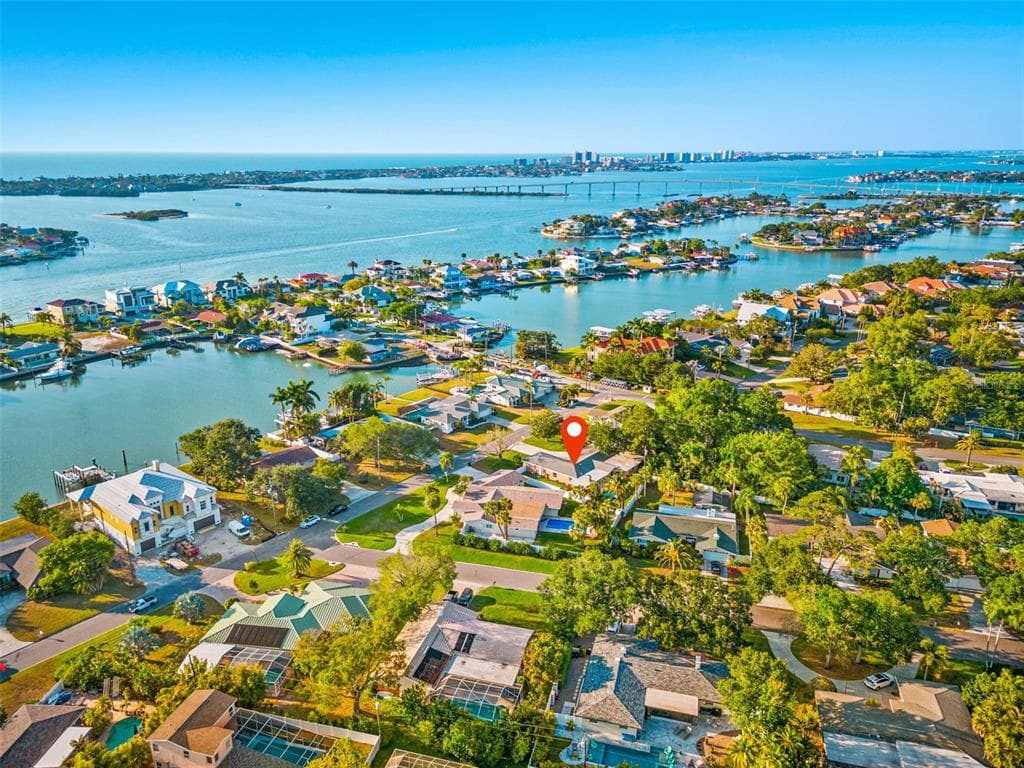 403 HARBOR VIEW LANE LARGO, FL 33770