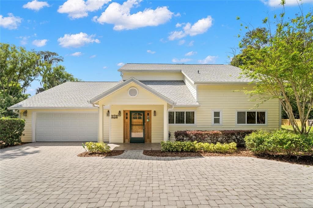 816 W LUTZ LAKE FERN ROAD LUTZ, FL 33548